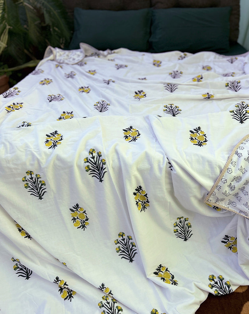 Wrap yourself in luxury and sustainable comfort – Perfect for all seasons!